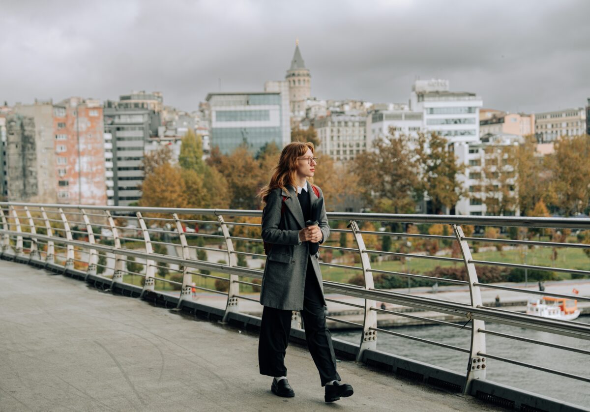 ● Atención al cliente, transparencia e información constante del viaje, son parte de los requisitos que ahora demandan las mujeres que viajan solas, para sentirse acompañadas virtualmente durante sus traslados.