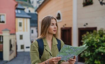 Cada vez más mujeres viajan solas: seguridad y estafas son sus mayores preocupaciones al llegar a nuevos destinos El incremento de las mujeres que viajan ha hecho que las plataformas digitales de movilidad integren funcionalidades que ayuden a reducir la incertidumbre y brindar mayor confianza al viajar.