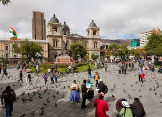 El cierre del Ministerio de Turismo abre un frente de tensión entre el Gobierno y el sector privado en Bolivia y la majestuosa Catedral Basílica de Nuestra Señora de La Paz, el principal núcleo político e histórico ubicado en el centro de la ciudad de La Paz, Bolivia.