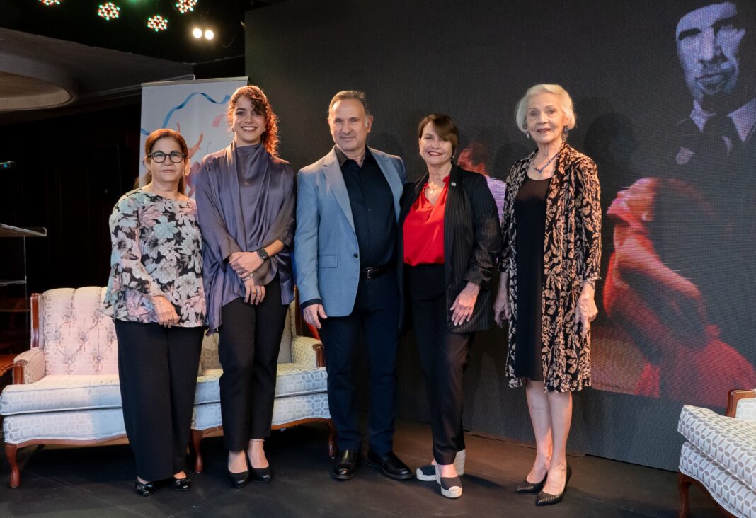 Sarah Esteva, Patricia de León, Carlos Veitía, Marianela Sallent y Irmgard Despradel