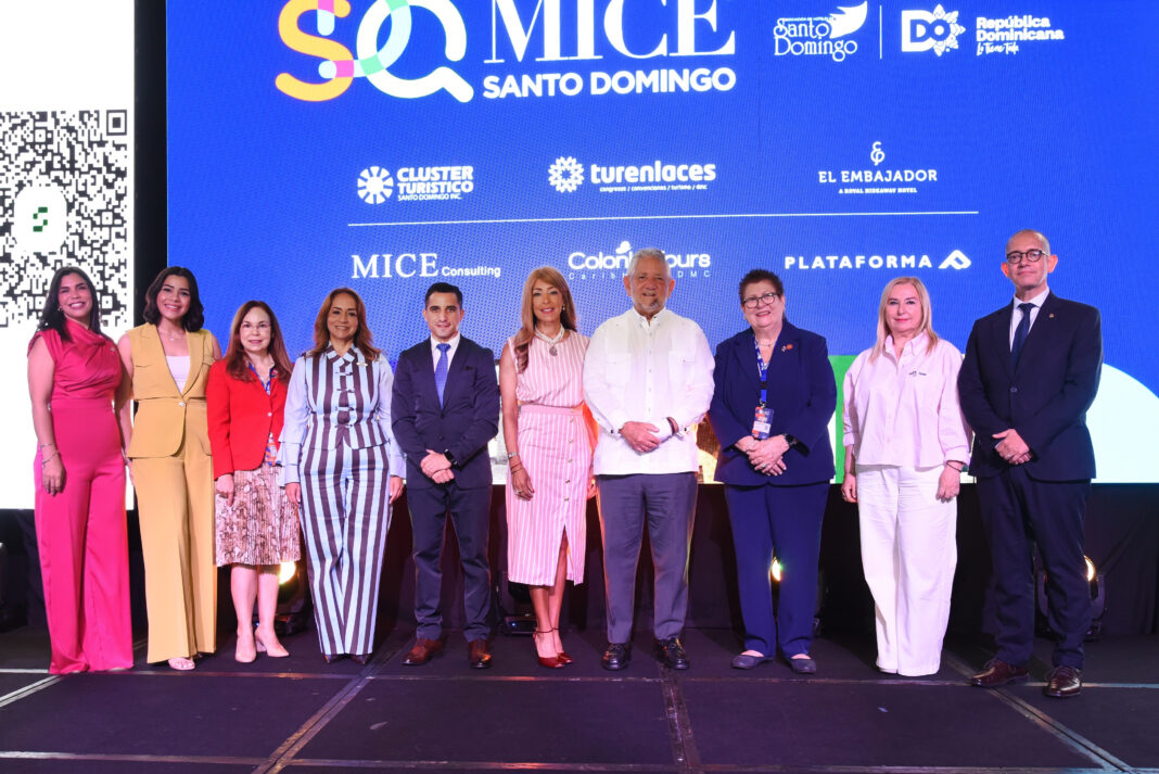 Yudit García, Natanyi Cabrera, Fabeth Martínez, Aguie Lendor, Santiago González, Gina Eli, Roberto Henríquez, Elizabeth Tovar, Maria Grazia Battaglia y Ignacio Peñal