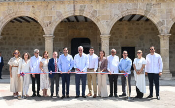 El Ministerio de Turismo entrega remozado el Museo Diego Colón Palacio Virreinal En el acto junto a los ministros de Turismo y de Cultura, y del BID que financió parte de la obra, el presidente Abinader destacó todo el aporte hecho por su gestión en lo cultural y por el desarrollo de la Ciudad Colonial Santo Domingo.