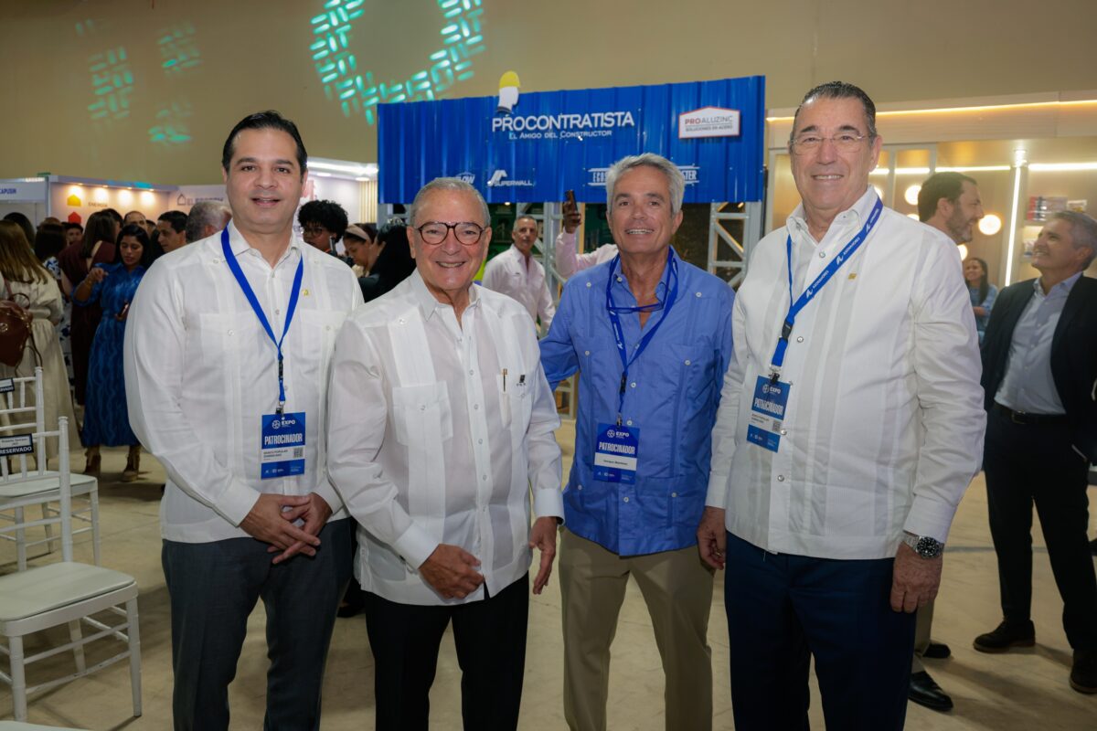 De izquierda a derecha, los señores Robinson Bou, Frank Rainieri, Enrique Martinón y Juan Manuel Martín de Oliva.