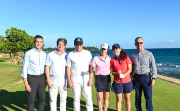 Lorena Ochoa juega por primera vez en campo de golf Diente de Perro, en Casa de Campo. Acompañada de David Collado, la leyenda mexicana del golf femenino, ex número uno del mundo, participó de una clínica para invitados especiales y compartió una experiencia con niños de la academia de golf de Casa de Campo y juveniles de la Federación Dominicana de Golf.
