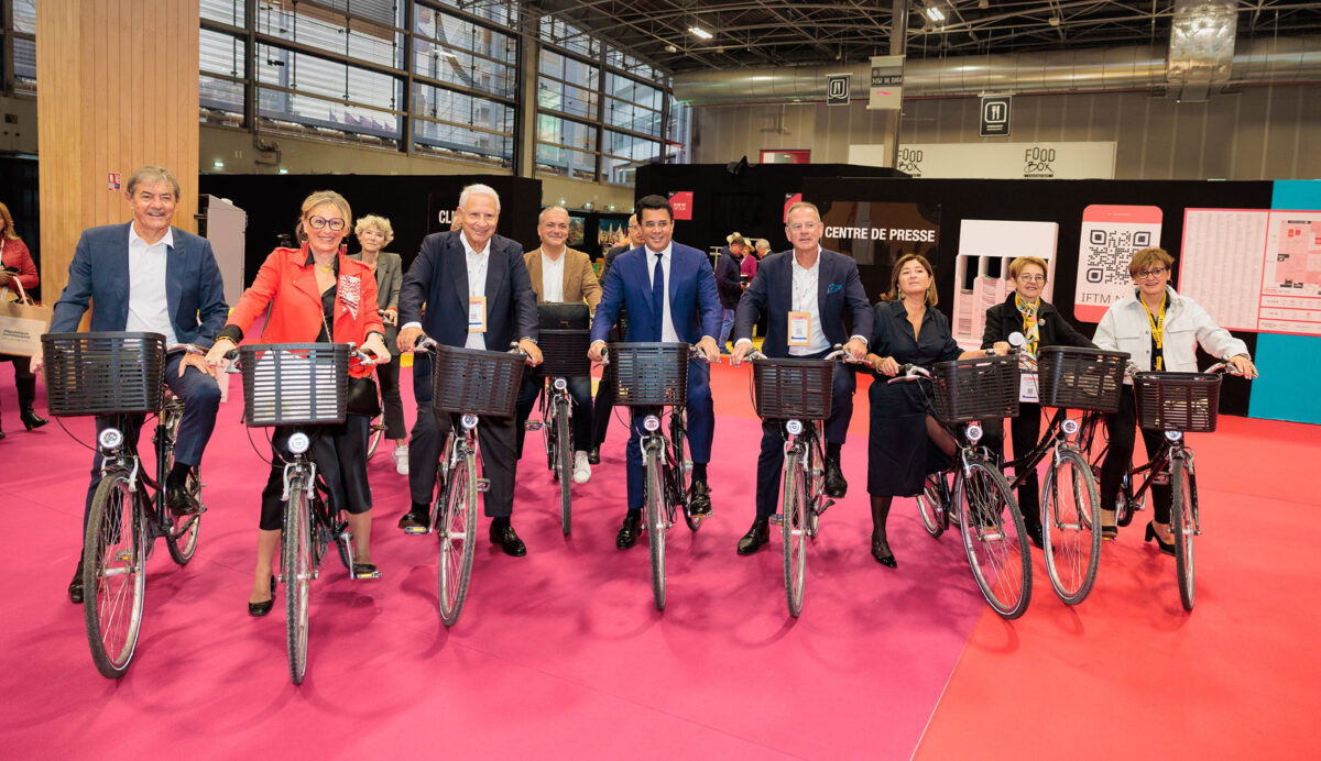 David Collado junto a liderazgo del turismo fracés durante la inauguración en septiembre pasado de Top Resa 2025.