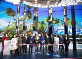 República Dominicana busca conquitar París y fortalecer su conectividad con Europa durante la feria turística de Top Resa David Collado, ministro de Turismo, junto al liderazgo empresarial que participa en la edición Top Resa 2026 en el momento de abrir el stand en la feria.
