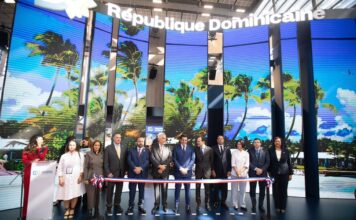 República Dominicana busca conquitar París y fortalecer su conectividad con Europa durante la feria turística de Top Resa David Collado, ministro de Turismo, junto al liderazgo empresarial que participa en la edición Top Resa 2026 en el momento de abrir el stand en la feria.