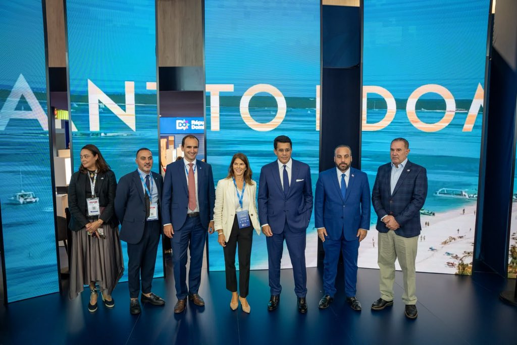 David Collado junto a los ejecutivos de ITA Airways al anunciar la nueva conexión directa entre Roma y Santo Domingo, que inicia el 30 de noviembre y aumentará a dos frecuencias semanales desde diciembre.