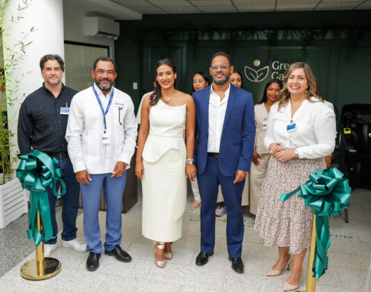 Segunda toma de corte de cinta, en foto:Genaro Cid, Carlos Rodoli Conde,Raysa Perrone, Alex Zamor y Mileyka Brugal.
