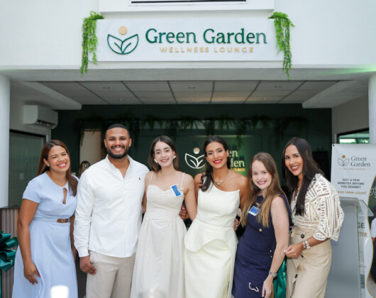 (Izq- Der) Los doctores: Brenda Mateo, Juan Carlos Cid, Rosanni Martinez, Raysa Perrone, Maria Alejandra Pla y Karla Almonte