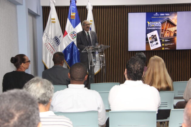 Jos&eacute; Guerrero S&aacute;nchez, durante la presentaci&oacute;n del libro Conferencias