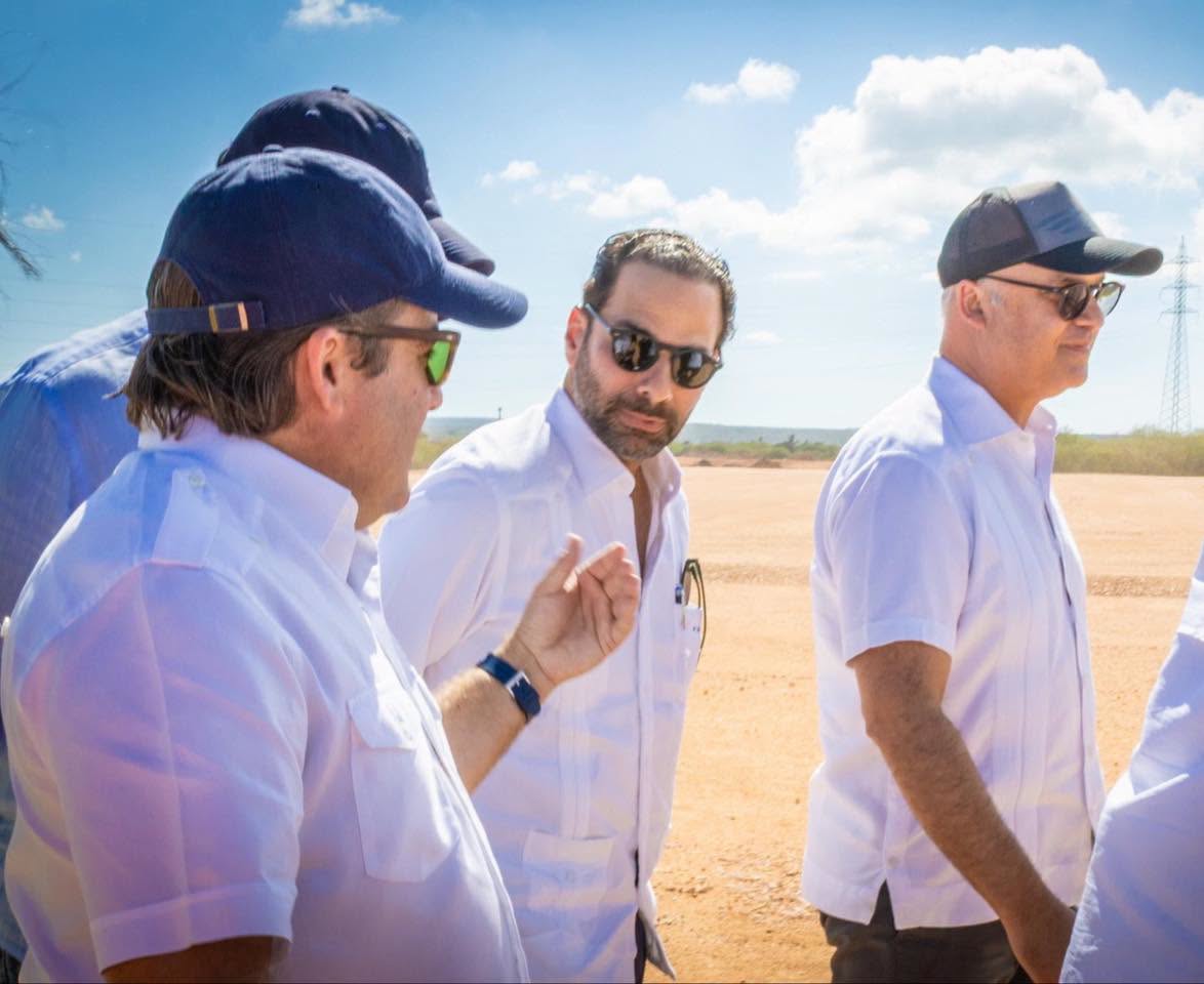 José Paliza recorrió los terrenos donde se construye el Aeropuerto de Cabo Rojo, en Pedernales junto a Sigmund Freund, ministro de Administración Pública y director ejecutivo del Fideicomiso Pro-Pedernales.
