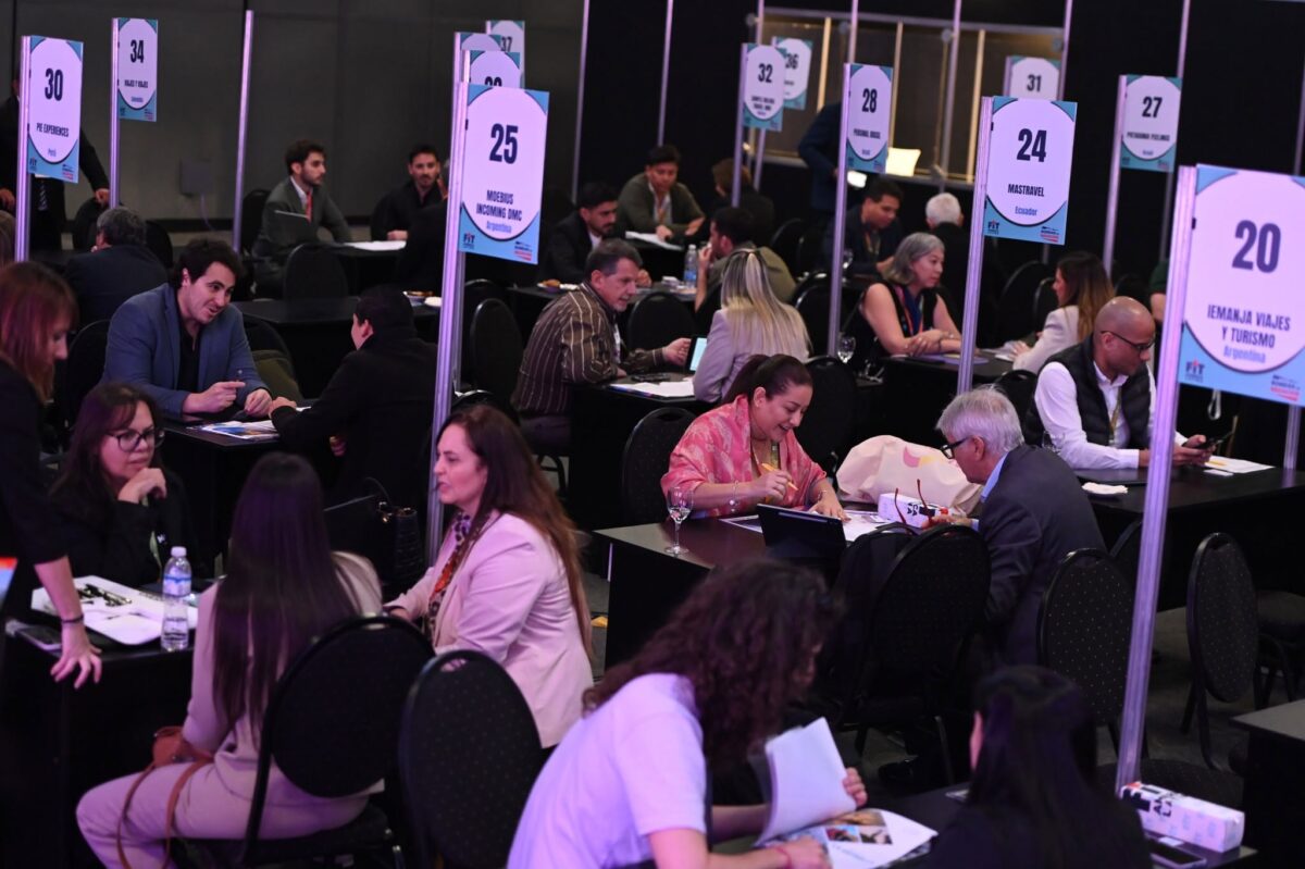 Negociadores en la FIT 2026