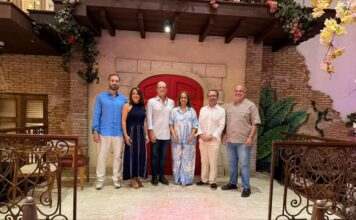 Restaurant Week 2026 inicia en Punta Cana y abre la ruta gastronómica nacional Del 1 al 6 de septiembre, restaurantes y hoteles del destino ofrecerán menús especiales como parte de una iniciativa que este año conecta cinco destinos del país. En la imagen Omar Cepeda, Lisette Olivares, Giancarlos Bonarelli, Filipo Ciccone y Ariel Tavarez en la apertura de Restaurant Week. Foto Asonahores.