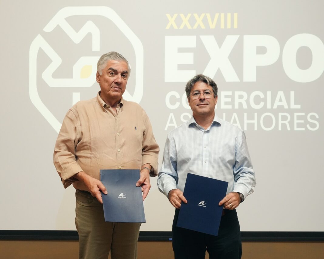 Juan Bancalari y Rafael Blanco Tejera tras la firma del acuerdo. Foto Asonahores.