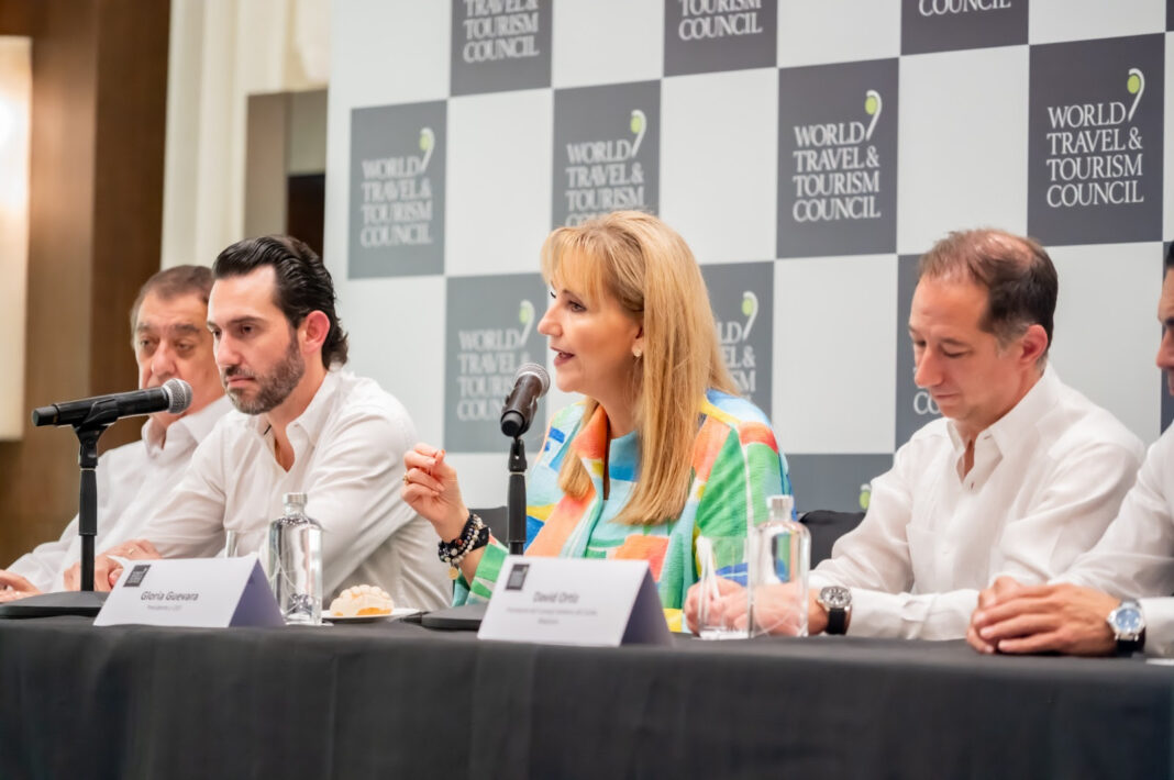 Además de los dos rankings de la industria de viajes y turismo, Gloria Guevara, del WTTC al centro, dio a conocer siete recomendaciones para atraer inversión hacia el sector turístico durante un encuentro con la prensa mundial este viernes.