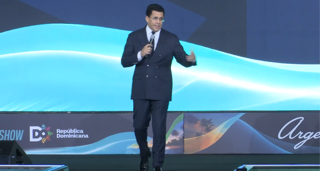 David Collado, ministro de Turismo dominicano se reunión con más de mil agentes de viajes y turoperadores en la víspera de la FIT Argentina 2026.