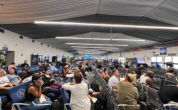Maiquetía reactiva el 50 % de su capacidad con 19 aerolíneas a una semana de operaciones Vista de las actividades dentro del Aeropuerto Internacional de Maiquetía en Venezuela ya operando a la mitad de su capacidad.