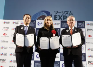 WTTC, JATA y Tourism Expo Japan firman un acuerdo para impulsar el turismo japonés en el escenario mundial Gloria Guevara, presidenta y directora ejecutiva del WTTC, junto a Yuji Hara, presidente de JATA, y Eijiro Yamakita, presidente del Comité Ejecutivo de Tourism EXPO Japan tras la firma del acuerdo.