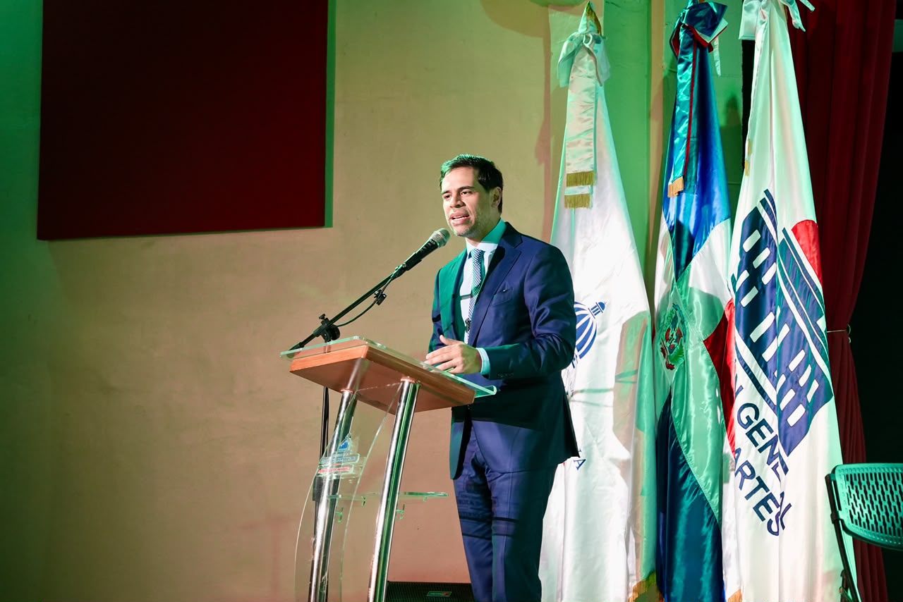 Roberto Ángel Salcedo encabezó el acto de apertura y destacó la formación artística como clave para el desarrollo integral de niños y jóvenes.