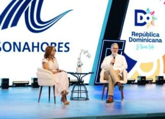 Asonahores y AIRD sellan una alianza para que la industria dominicana venda más al turismo Aguie Lendor, vicepresidenta ejecutiva del gremio hotelero, y Mario E. Pujols, vicepresidente ejecutivo de la AIRD un conversatorio previo a la firma del pacto.