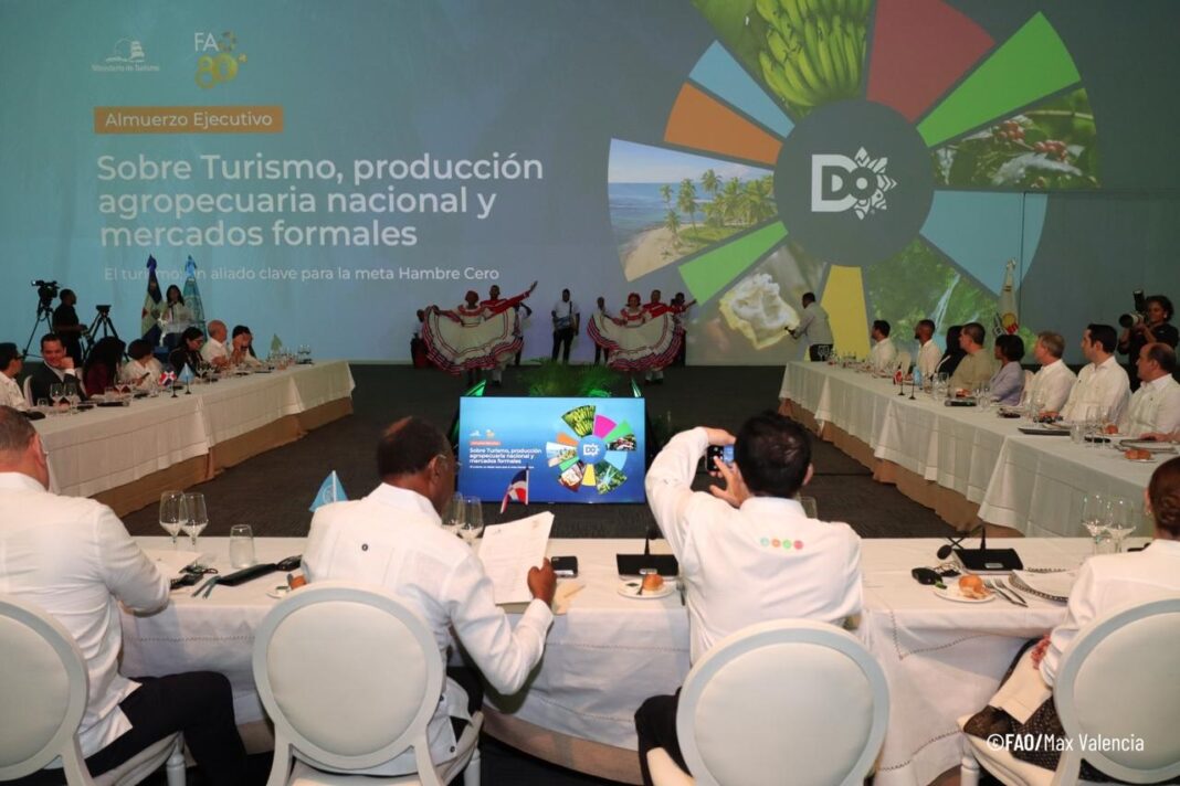 En el encuentro se destacó cómo la demanda turística, organizada de manera inclusiva y sostenible, ha contribuido a consolidar una nueva etapa para la República Dominicana tras su salida del Mapa del Hambre,