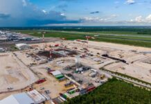 AERODOM informa que avanza a buen ritmo en la construcción de la nueva terminal del Aeropuerto Internacional de Las Américas, José Francisco Peña Gómez (AILA) Aerodom afirmó que los trabajos de tratamiento geotécnico ya concluyeron y los equipos de construcción avanzan actualmente en la ejecución de las obras de cimentación y estructura del edificio terminal.