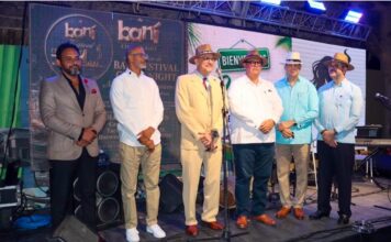 Baní estrena su Cigar Night y proyecta el sur como destino de experiencias especializadas El encuentro reunió cigarros dominicanos, jazz, ron, whisky y gastronomía local en la costa de Matanzas, en una apuesta por diversificar las experiencias turísticas de Peravia y abrir nuevas oportunidades para el destino