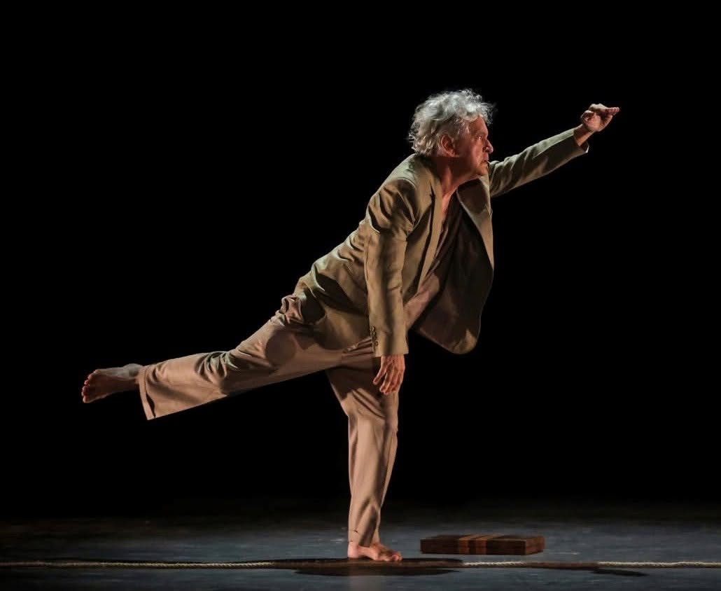 La expresión corporal, el drama y la poesía visual se unen en propuestas únicas que prometen conmoverte y hacerte vibrar en cada función. Foto y texto de Fetivales de Teatro de la República Dominicana,