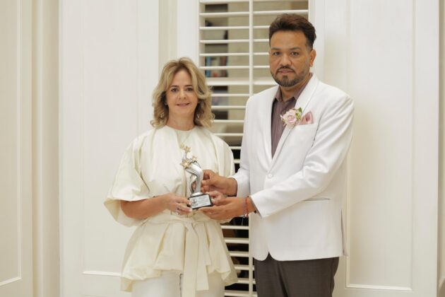 Ana Antonia Vidal recibe reconocimiento (embajadora del altruismo de Santiago) por Aneury Pilar