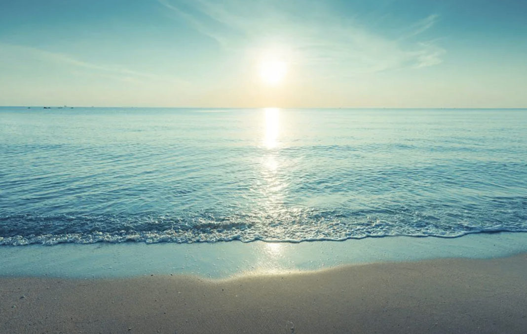 Así luche una mañana Playa Esmeralda, donde se disputará la final de Oceanman 2026.