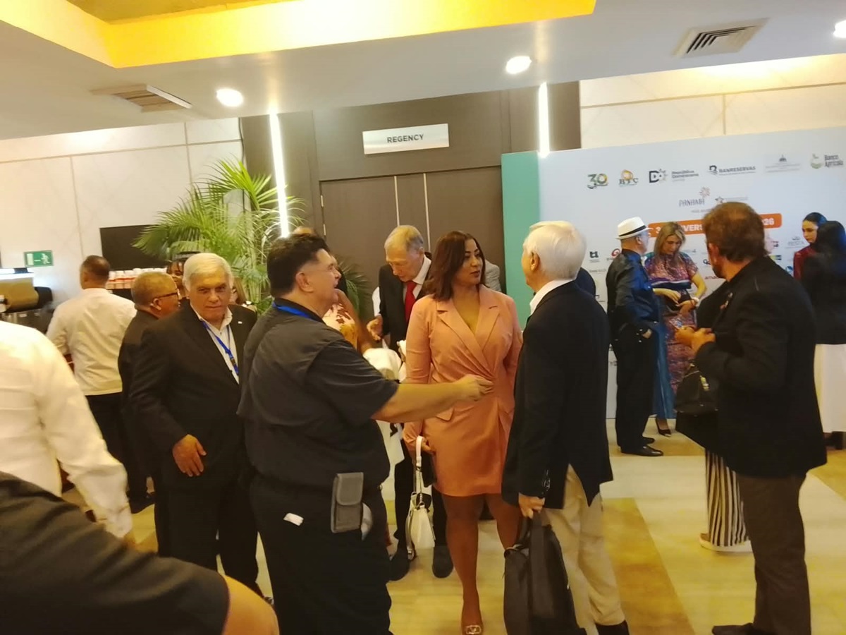 Parte de los delegados internacionales que participarán en el Foro Internacional de Periodista que organiza Adompretur en la BTC 2026.