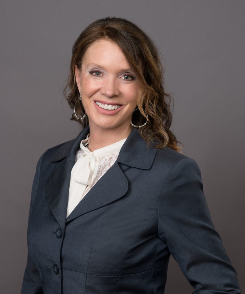 Caroline Beteta fue directora de Visit California y ex directora ejecutivo interino de Brand USA aporta décadas de experiencia en liderazgo turístico a este cargo.