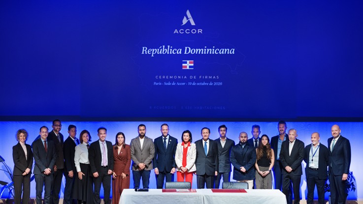Ceremonia de firmas de Accor para República Dominicana, en su sede de París. La cartera anunciada en París durante la Semana Dominicana en Francia SDP 2026, suma cerca de 6,000 habitaciones, más de 1,000 residencias de marca y hasta 9,000 empleos directos potenciales.