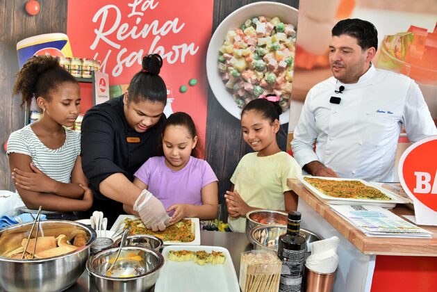Chef Cosimo Urso junto a los ni&ntilde;os