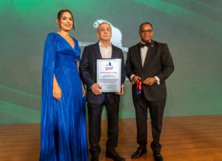 Secrets Tides Punta Cana, Luis Felipe Aquino, Fernando Hazoury y Pepe Hidalgo encabezan los reconocimientos de la quinta edición del Premio Nacional de Turismo Fernando Hazoury fue distinguido como Empresario Turístico del Año; Pepe Hidalgo y Luis Felipe Aquino recibieron homenajes por sus trayectorias. Las placas elaboradas con sargazo añadieron una dimensión ambiental a la ceremonia.