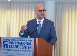 El director del IDAC, Igor Rodríguez, muestra avances de la aviación civil dominicana en Washington Igor Rodríguez Durán, director general del IDAC;