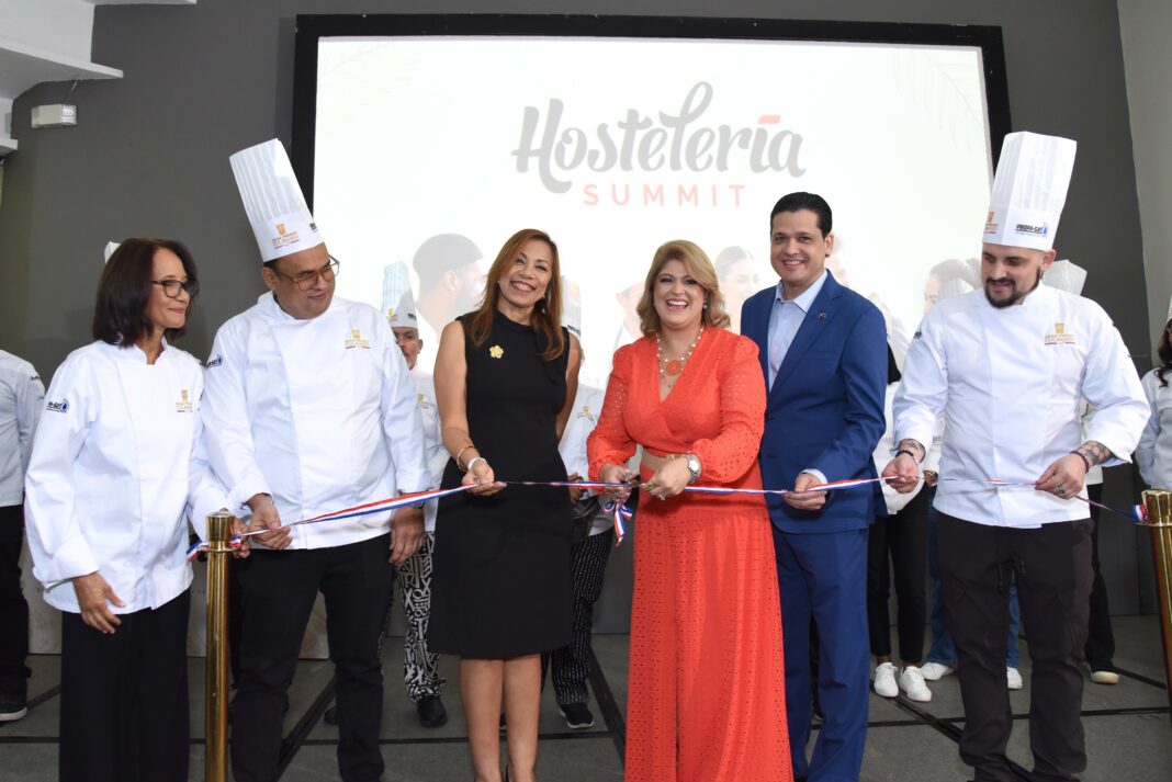 Cruz Castillo, Edgar Severino, Olga García, Marcelle Álvarez, Raymond Arias, Nicolás Garate