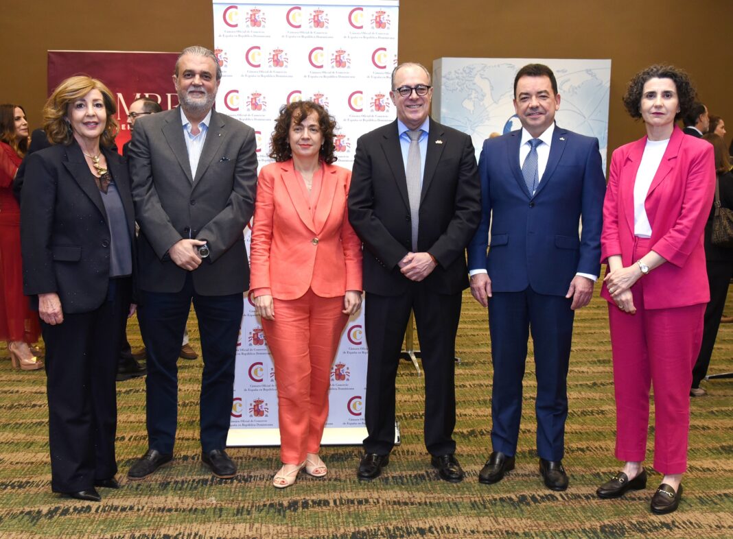 Pilar Serret, Artur Cabré, Lorea Arribalzaga, Paco Pérez, Andrés Mejía y Marta Ors