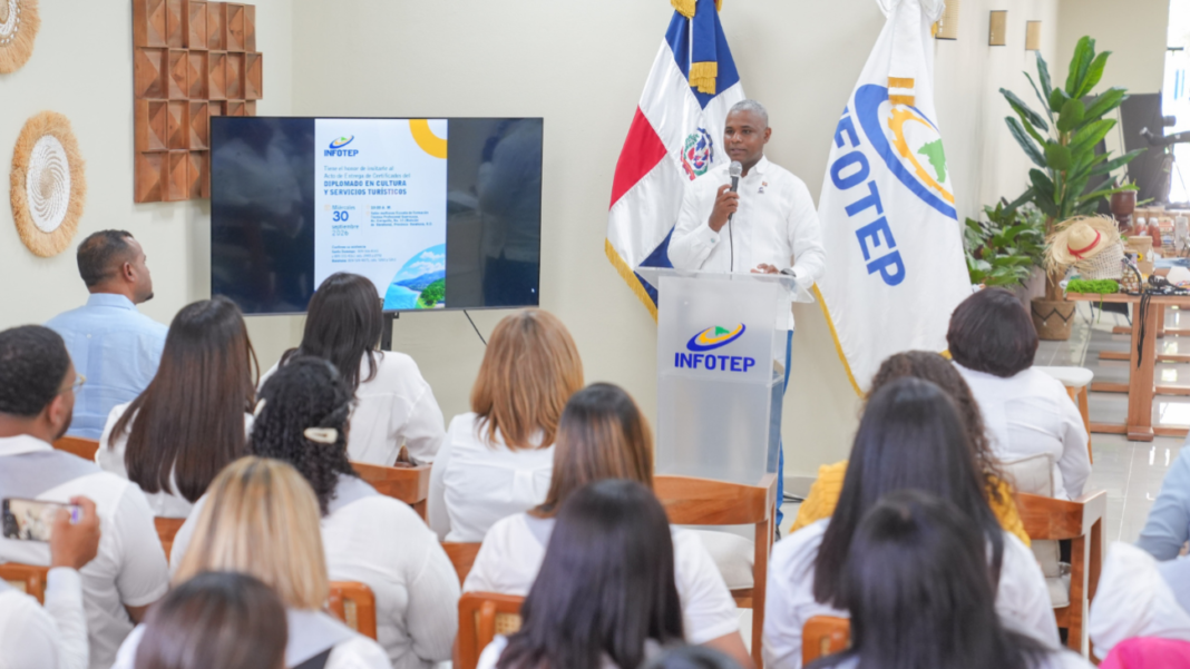 El subdirector de la Regional Sur del Infotep, Elvis Céspedes, destacó los avances de la programación formativa de la Escuela de Formación Técnico-Profesional Guarocuya del Infotep.