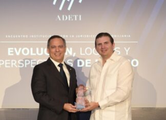 ADETI reconoce avances y transformación digital de la Jurisdicción Inmobiliaria Henry Molina y Andres Marranzini Grullon