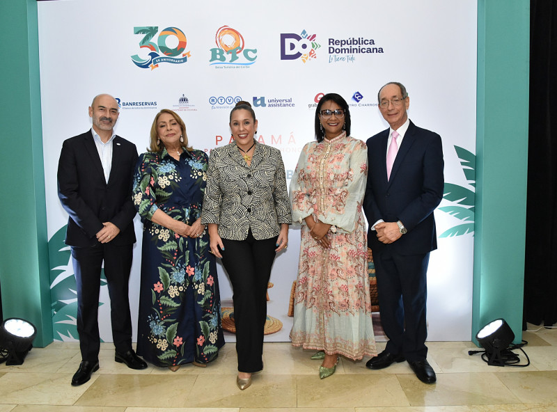 Leandro Tajes, Luisa de Aquino, Yira Ramonet, Niurka Palacios y Luis Felipe Aquino. Foto Fuente externa