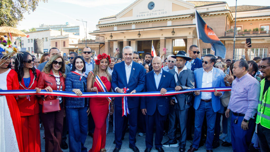 El presidente Luis Abinader inaugura la Parada Dominicana en Roma y resalta el orgullo patrio y los aportes de la diáspora en Italia.