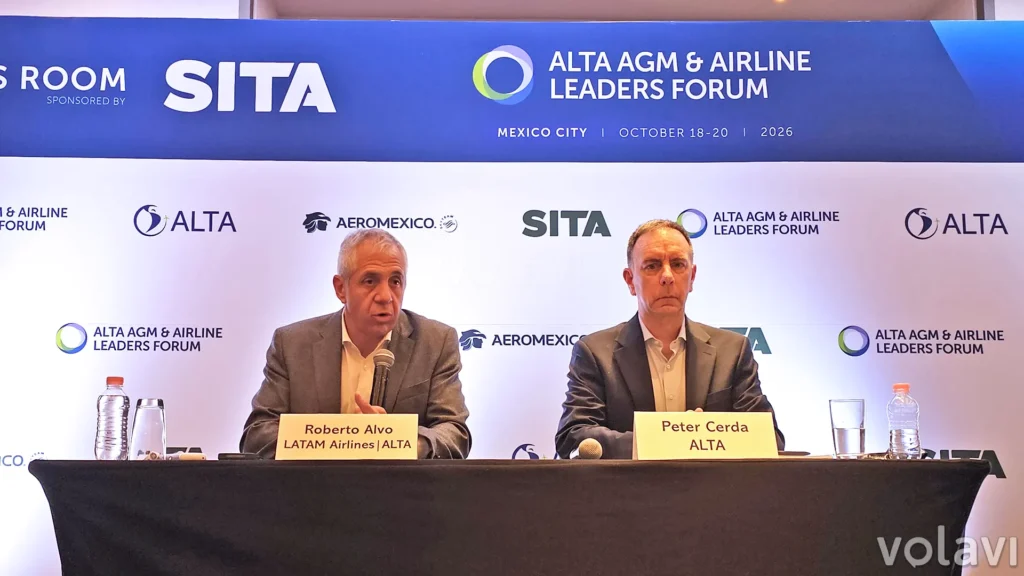 Roberto Alvo y Peter Cerdá en la rueda de prensa de inicio del ALTA Leaders Forum 2026 en México.
