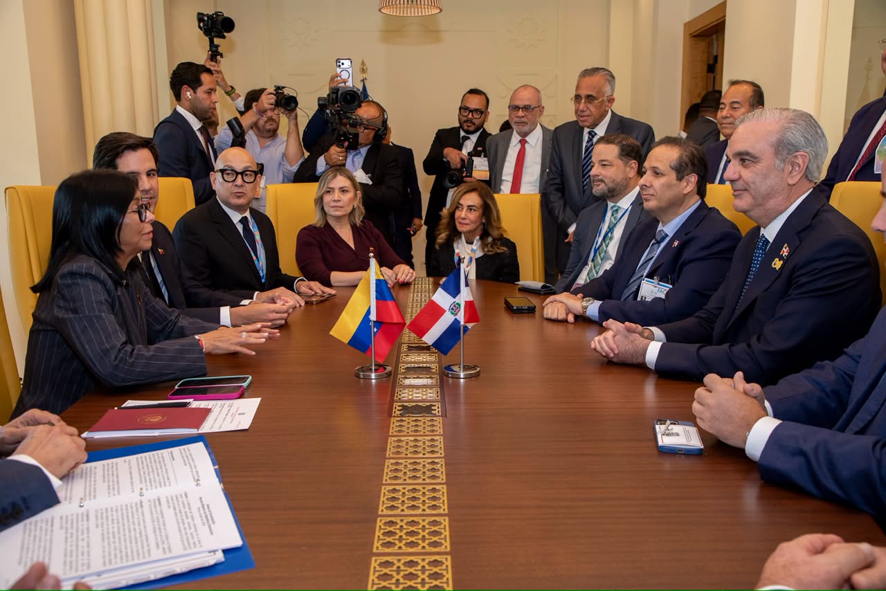 Momento de la renión bilateral entre el presidente de la República Dominicana, Luis Abinader y la presidenta interina de Venezuela, Delcy Rodríguez, en la sede de la Organización de las Naciones Unidas para la Alimentación y la Agricultura (FAO), en el marco del Foro Mundial de la Alimentación 2026.