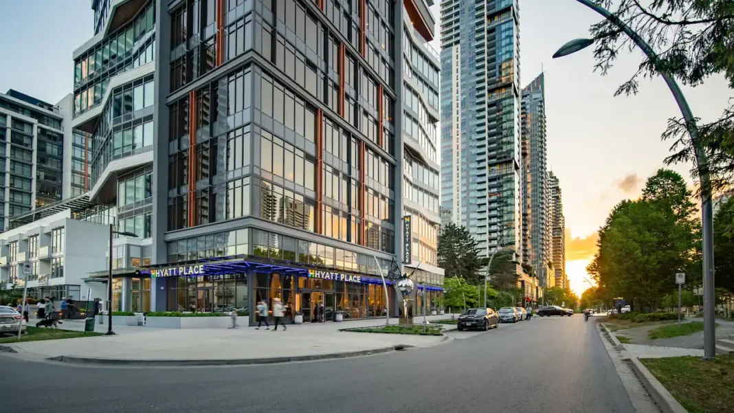 La cartera de hoteles abiertos de Hyatt en Canadá se ha cuadruplicado desde 2017, y se espera la apertura de un récord de 10 hoteles en 2027. En la imagen el Hyatt Place Vancouver / Metrotown. Foto Hyatt.