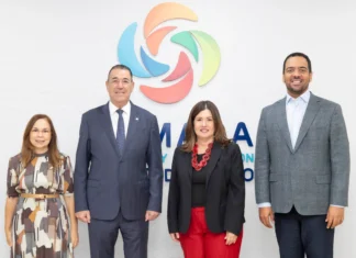 Cámara y Clúster Turístico acuerdan impulsar fortalecimiento de ecosistema turístico y empresarial de Santo Domingo El convenio, firmado entre la Cámara Santo Domingo y el Clúster Turístico de Santo Domingo por Lucile Houellemont y Juan Manuel Martín de Oliva, contempla la promoción de espacios de Networking y la identificación de oportunidades para proyectos conjuntos.