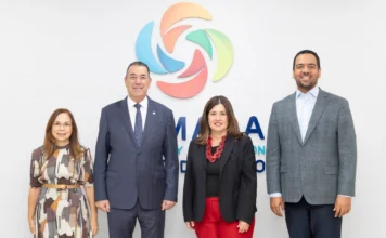 Cámara y Clúster Turístico acuerdan impulsar fortalecimiento de ecosistema turístico y empresarial de Santo Domingo El convenio, firmado entre la Cámara Santo Domingo y el Clúster Turístico de Santo Domingo por Lucile Houellemont y Juan Manuel Martín de Oliva, contempla la promoción de espacios de Networking y la identificación de oportunidades para proyectos conjuntos.